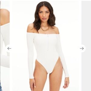Good American white ribbed half zip bodysuit off the shoulder NWOT